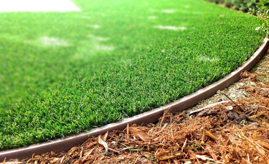Wonder Edge lawn edging for artificial grass and mulch