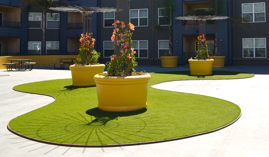 Wonder Edge Fake lawn perimeter installed on hardscape around fake grass and planters